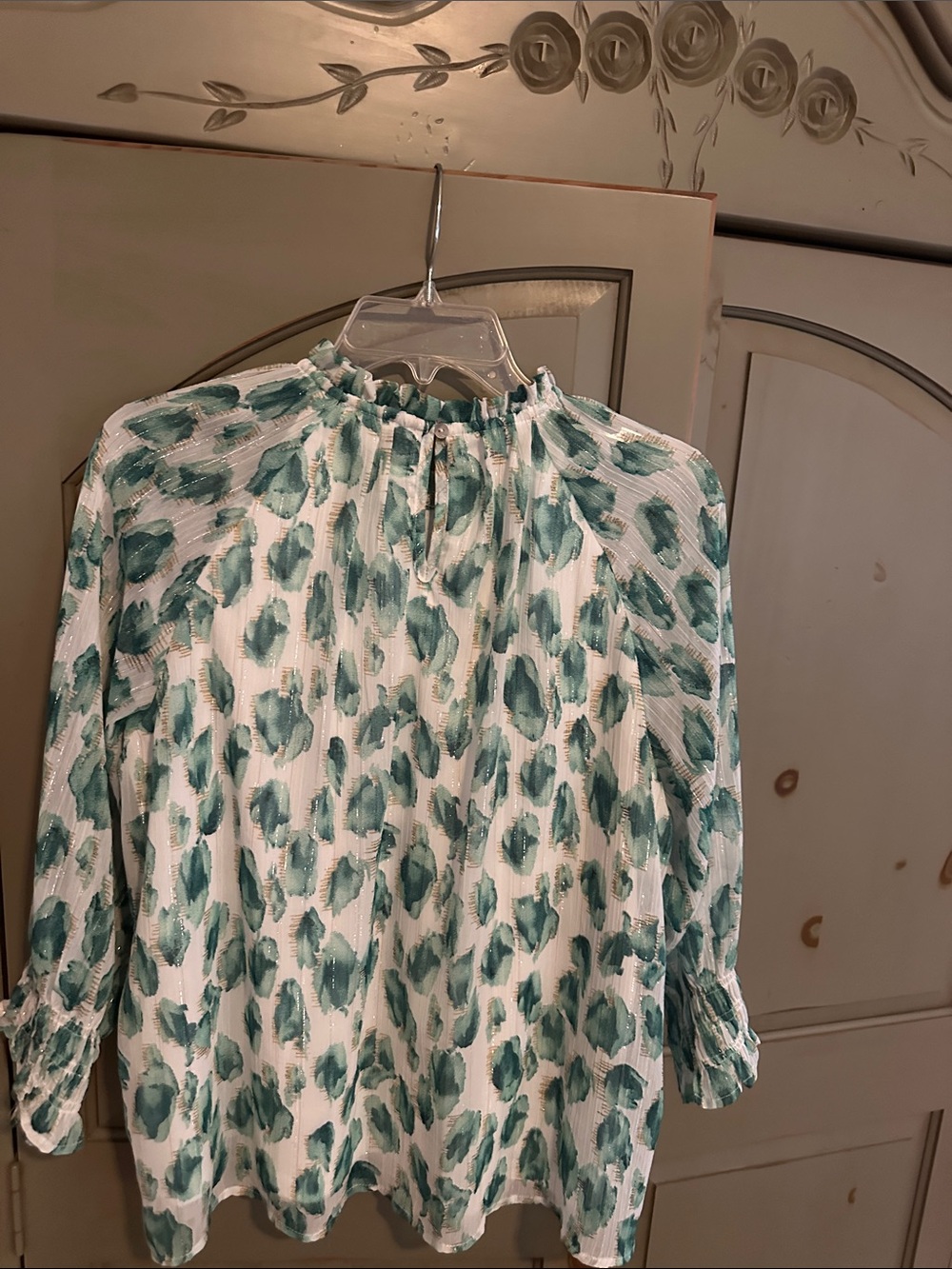 entro White Blouse with Teal Brushstroke Print NWOT - Picture 2 of 2